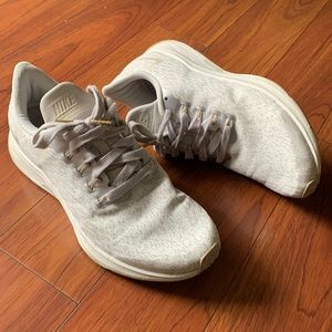 Nike Air Zoom Pegasus 35 Premium Women’s Running Shoes, Size 8. Cream/Beige.